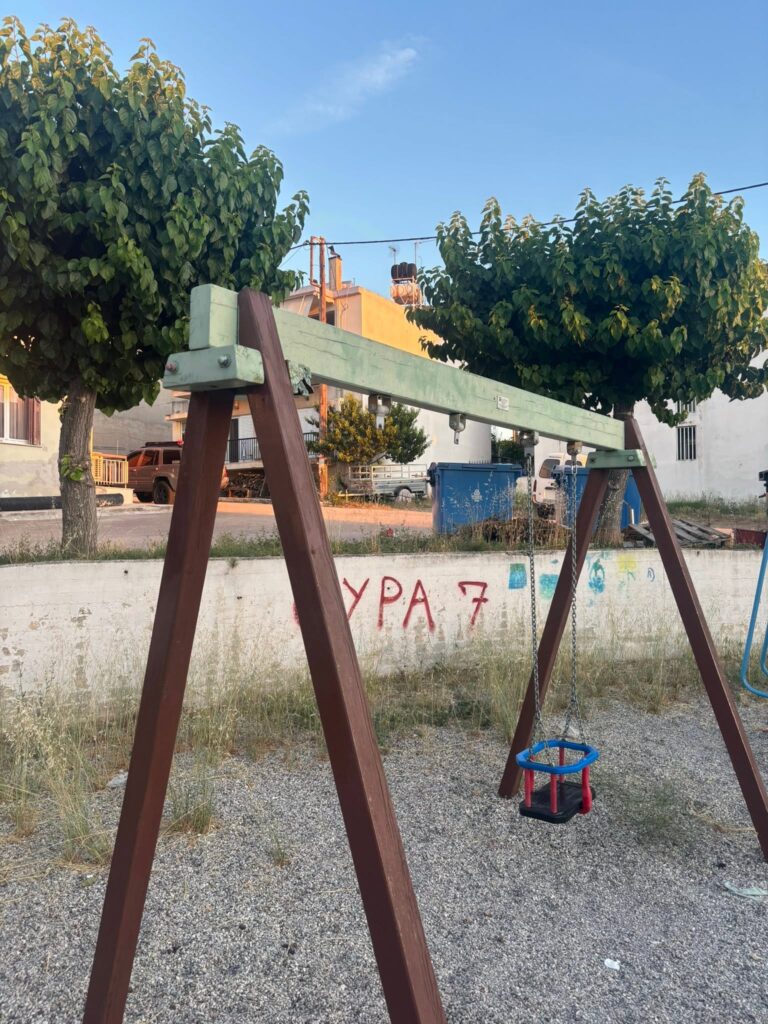 Οβρυά: SOS από γονείς για παιχνίδι παιδιών ανάμεσα σε ακαθαρσίες και περιττώματα ΦΩΤΟ 30 Οβρυά: SOS από γονείς για παιχνίδι παιδιών ανάμεσα σε ακαθαρσίες και περιττώματα ΦΩΤΟ