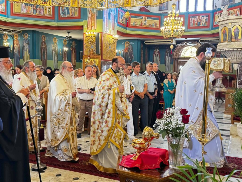 Ο Δημήτρης Παλούμπης στα ονομαστήρια του Μητροπολίτου Καλαβρύτων και Αιγιαλείας Ιερωνύμου ΦΩΤΟ 30 Ο Δημήτρης Παλούμπης στα ονομαστήρια του Μητροπολίτου Καλαβρύτων και Αιγιαλείας Ιερωνύμου ΦΩΤΟ