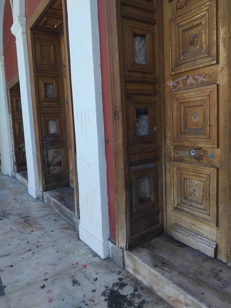Πάτρα: Η καταγγελία για βανδαλισμούς στον «Απόλλωνα» και το ...«ναι, κύριε, ερχόμαστε» της άφαντης Αστυνομίας ΦΩΤΟ 29 Πάτρα: Η καταγγελία για βανδαλισμούς στον «Απόλλωνα» και το ...«ναι, κύριε, ερχόμαστε» της άφαντης Αστυνομίας ΦΩΤΟ