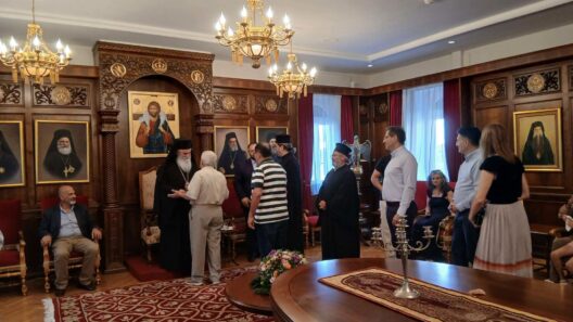 Αγίου Ιερωνύμου και Μητροπολίτης