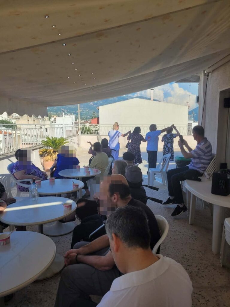 Με κέφι ο Ερυθρός Σταυρός στο Άσυλο Ανιάτων Πατρών ΦΩΤΟ 33 Με κέφι ο Ερυθρός Σταυρός στο Άσυλο Ανιάτων Πατρών ΦΩΤΟ