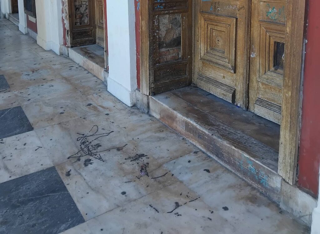 Πάτρα: Η καταγγελία για βανδαλισμούς στον «Απόλλωνα» και το ...«ναι, κύριε, ερχόμαστε» της άφαντης Αστυνομίας ΦΩΤΟ 31 Πάτρα: Η καταγγελία για βανδαλισμούς στον «Απόλλωνα» και το ...«ναι, κύριε, ερχόμαστε» της άφαντης Αστυνομίας ΦΩΤΟ
