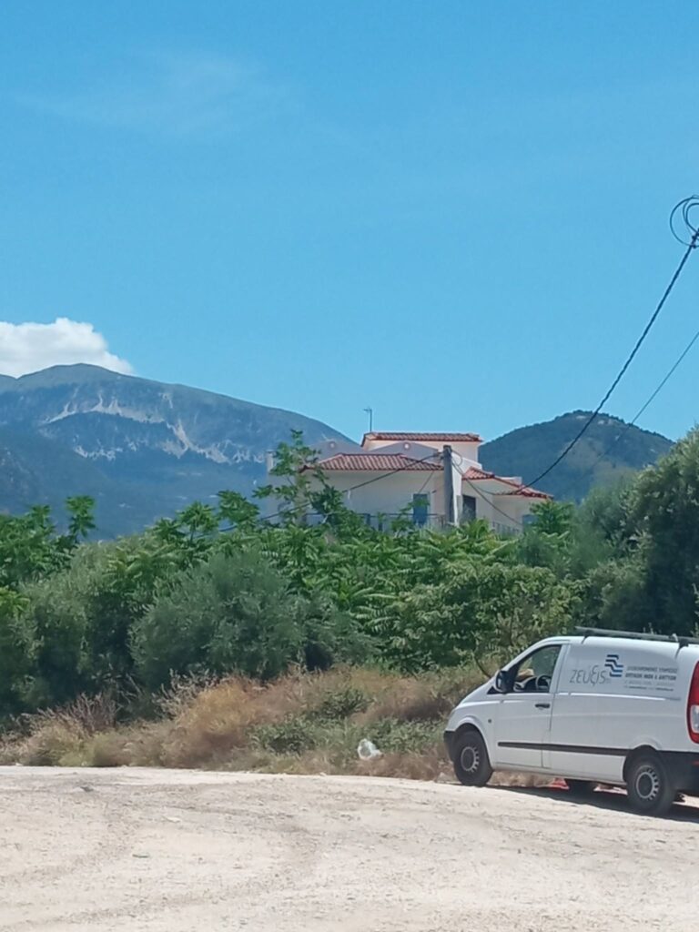Πάτρα: «Πύρινη βόμβα» δίπλα σε σχολείο, με ξερά χόρτα, μπάζα και...αδιαφορία ΦΩΤΟ 29 Πάτρα: «Πύρινη βόμβα» δίπλα σε σχολείο, με ξερά χόρτα, μπάζα και...αδιαφορία ΦΩΤΟ
