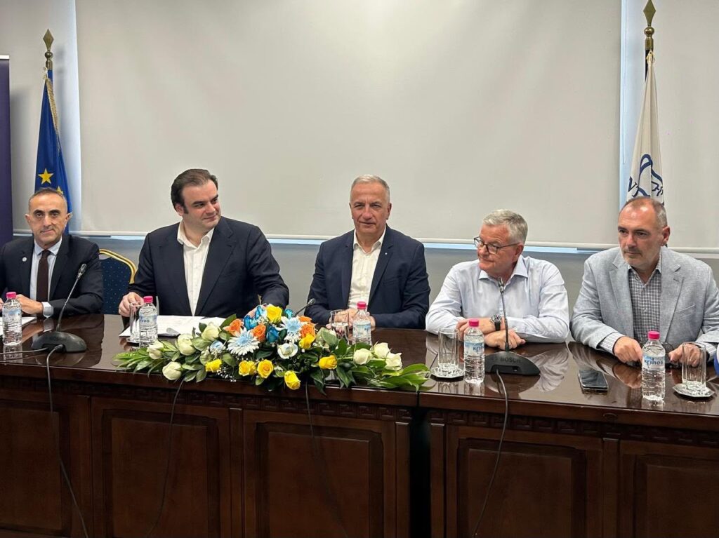 Πάτρα: Η περιοδεία του Κυριάκου Πιερρακάκη και τι συζήτησε ΦΩΤΟ 29 Πάτρα: Η περιοδεία του Κυριάκου Πιερρακάκη και τι συζήτησε ΦΩΤΟ