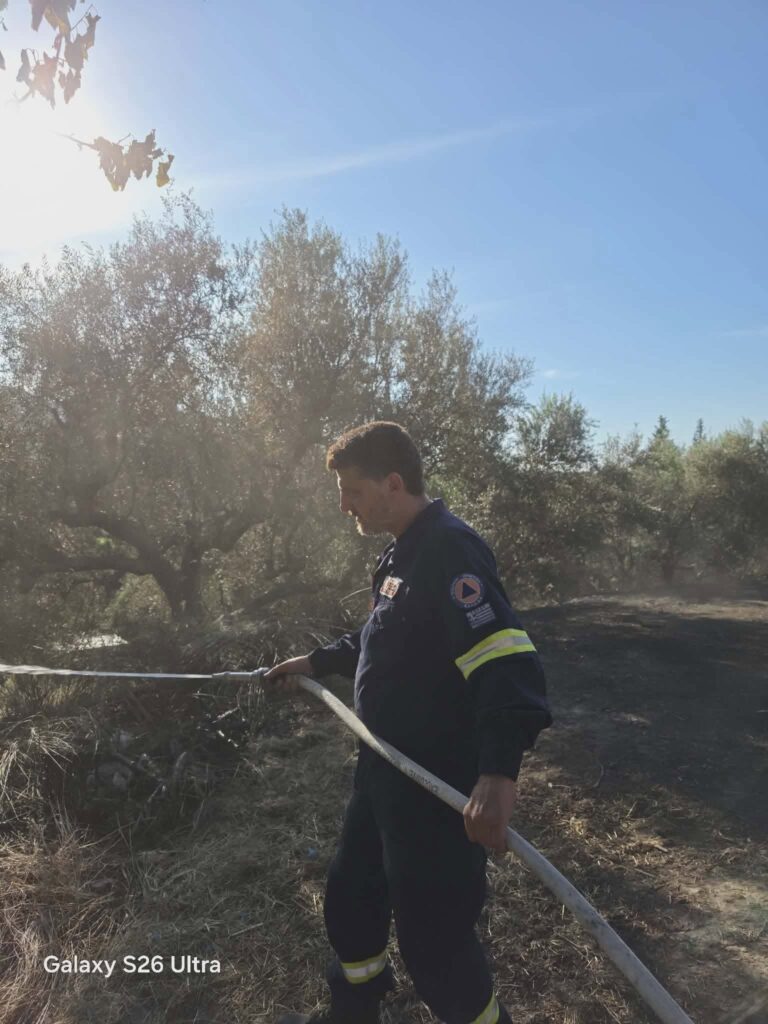 Αχαΐα: Στο «τσακ» σώθηκαν, από την φωτιά, τα Ζησιμαίικα, με τη συμβολή και εθελοντών ΦΩΤΟ 31 Αχαΐα: Στο «τσακ» σώθηκαν, από την φωτιά, τα Ζησιμαίικα, με τη συμβολή και εθελοντών ΦΩΤΟ