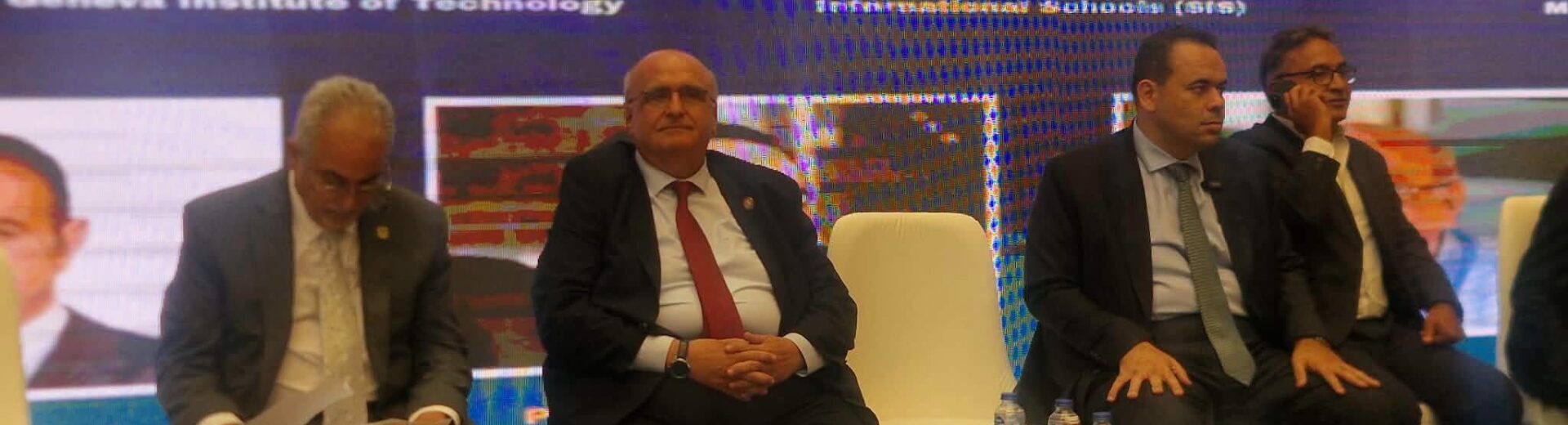 Ο Χρ. Μπουράς στην τραπέζι