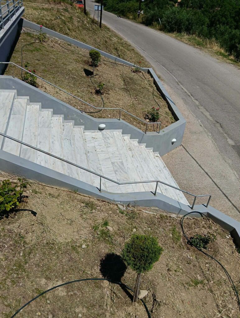 Με λουλούδια, στον σύλλογο, ομόρφυνε η είσοδος στο Μαυρίκι Αιγίου ΦΩΤΟ 29 Με λουλούδια, στον σύλλογο, ομόρφυνε η είσοδος στο Μαυρίκι Αιγίου ΦΩΤΟ
