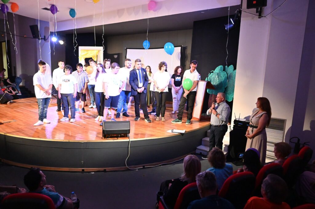 Παράσταση από το ΚΔΑΠ ΑΜΕΑ «Η Μικρή Παρέα», στο Αίγιο ΦΩΤΟ 40 Παράσταση από το ΚΔΑΠ ΑΜΕΑ «Η Μικρή Παρέα», στο Αίγιο ΦΩΤΟ