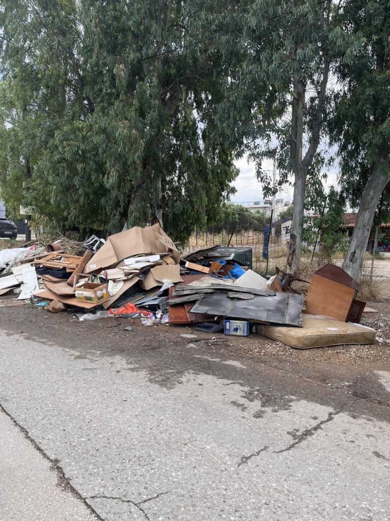 Πάτρα: «Μάχη» των σκουπιδιών στην Έξω Αγυιά και κόντρα για την ατομική ευθύνη 29 Πάτρα: «Μάχη» των σκουπιδιών στην Έξω Αγυιά και κόντρα για την ατομική ευθύνη