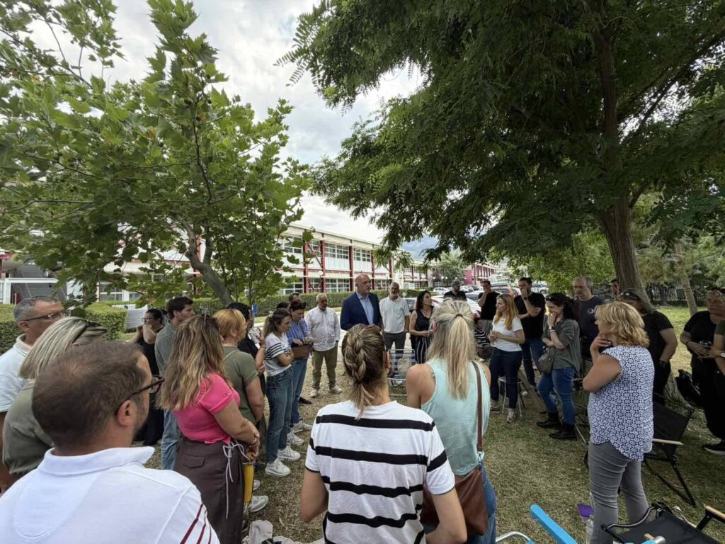 Πάτρα: Η «ΕΛΑΣ» του Τσίπρα, με Παππά, στους διαμαρτυρόμενους του Ανοιχτού Πανεπιστημίου ΦΩΤΟ 29 Πάτρα: Η «ΕΛΑΣ» του Τσίπρα, με Παππά, στους διαμαρτυρόμενους του Ανοιχτού Πανεπιστημίου ΦΩΤΟ