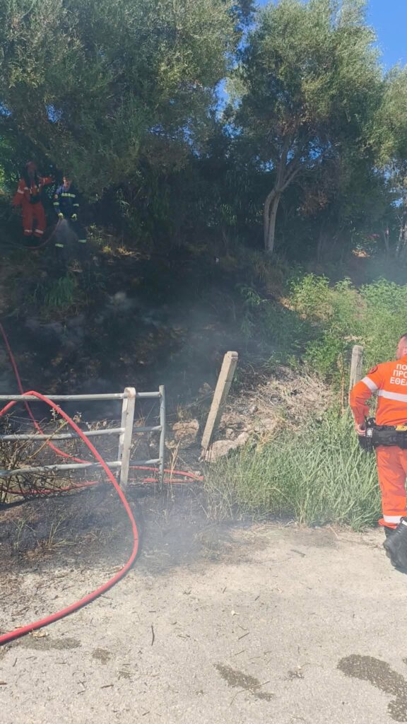 Οβρυά: Πυρκαγιά κοντά στις Εργατικές Κατοικίες ΦΩΤΟ 30 Οβρυά: Πυρκαγιά κοντά στις Εργατικές Κατοικίες ΦΩΤΟ