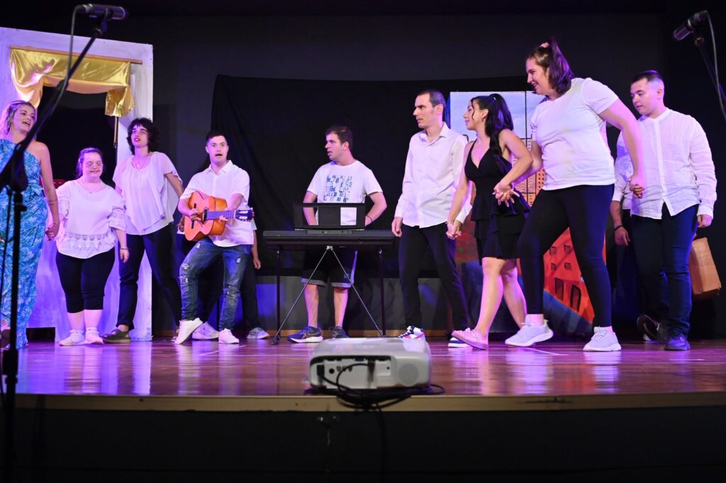 Παράσταση από το ΚΔΑΠ ΑΜΕΑ «Η Μικρή Παρέα», στο Αίγιο ΦΩΤΟ 30 Παράσταση από το ΚΔΑΠ ΑΜΕΑ «Η Μικρή Παρέα», στο Αίγιο ΦΩΤΟ