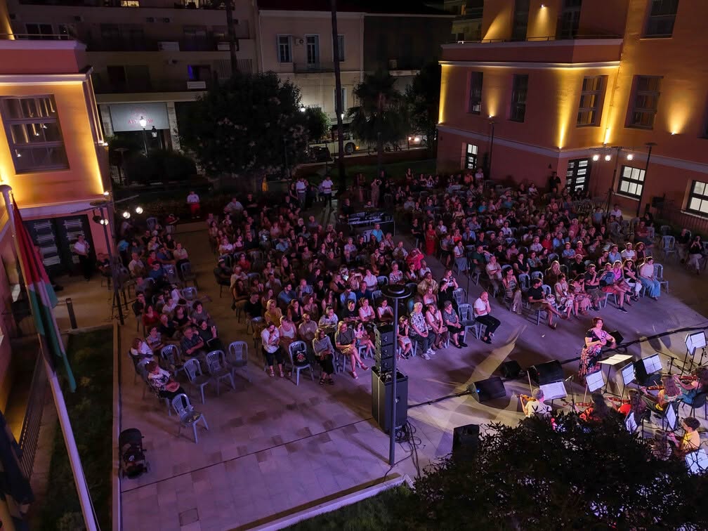 Το Δημαρχείο της Πάτρας γέμισε μουσικές από musical και κόσμο ΦΩΤΟ 34 Το Δημαρχείο της Πάτρας γέμισε μουσικές από musical και κόσμο ΦΩΤΟ