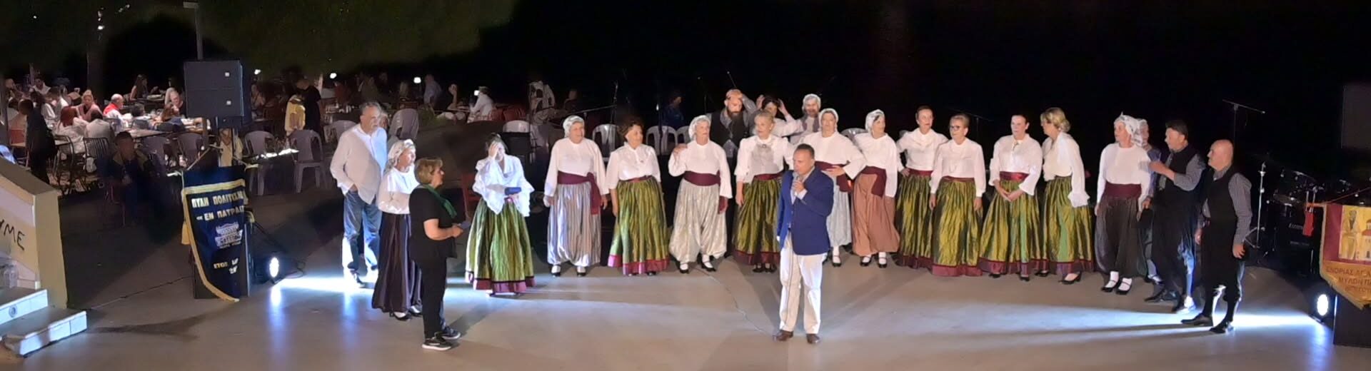 Τελετή λήξης «Εν Πάτραις» με χορωδία σε παραδοσιακές στολές και ομ…