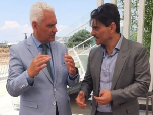 Ο Φωκίων Ζαΐμης συνομιλεί με τον Δημήτρη Γιαννακόπουλο στη ΒΙΑΝΕΞ.