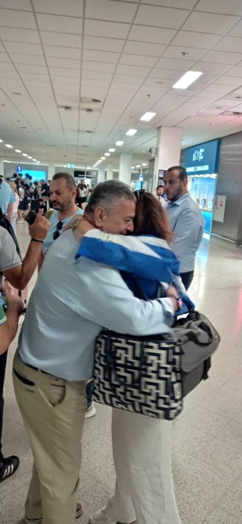 Αντωνόπουλος με Ζαχαράκη, υποδέχτηκαν τους Παγκόσμιους Πρωταθλητές Μπάσκετ της «Αναγέννησης» ΦΩΤΟ 30 Αντωνόπουλος με Ζαχαράκη, υποδέχτηκαν τους Παγκόσμιους Πρωταθλητές Μπάσκετ της «Αναγέννησης» ΦΩΤΟ