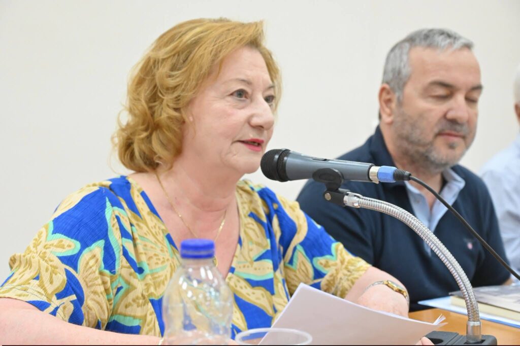 Παρουσίαση του βιβλίου της Χριστίνας Φίλιππα από τον Ιατρικό Σύλλογο Αιγίου ΦΩΤΟ 34 Παρουσίαση του βιβλίου της Χριστίνας Φίλιππα από τον Ιατρικό Σύλλογο Αιγίου ΦΩΤΟ