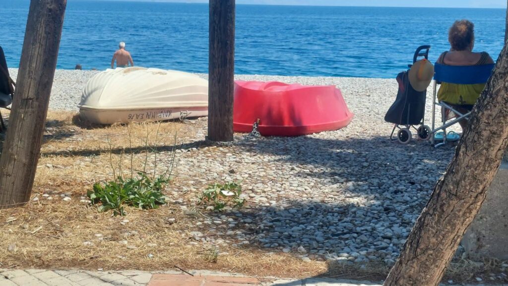 Αχαΐα: «Καράβια βγήκαν στην στεριά...», με τελεσίγραφο για απομάκρυνση – Παρεμβαίνει ο Δήμος σε γνωστή παραλία ΦΩΤΟ 33 Αχαΐα: «Καράβια βγήκαν στην στεριά...», με τελεσίγραφο για απομάκρυνση – Παρεμβαίνει ο Δήμος σε γνωστή παραλία ΦΩΤΟ
