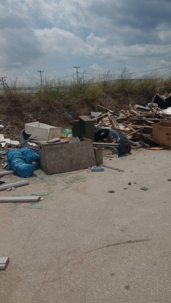 Πάτρα: Τριτοκοσμικές εικόνες σε μίνι χωματερή, μέσα στην πόλη - Κι ο Δήμος...«κοιμάται» ΦΩΤΟ 31 Πάτρα: Τριτοκοσμικές εικόνες σε μίνι χωματερή, μέσα στην πόλη - Κι ο Δήμος...«κοιμάται» ΦΩΤΟ