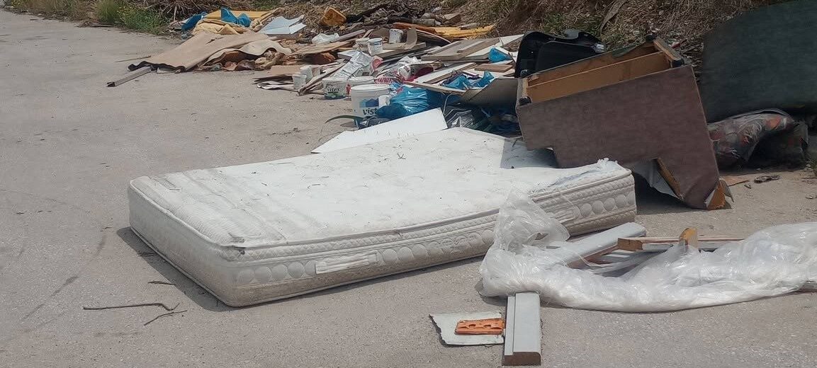 Πάτρα: Τριτοκοσμικές εικόνες σε μίνι χωματερή, μέσα στην πόλη - Κι ο Δήμος...«κοιμάται» ΦΩΤΟ