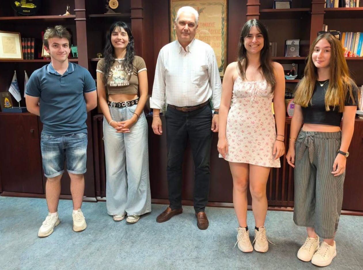 Ο Φωκίων Ζαΐμης με την Φοιτητική Ομάδα «Young Minds Patras» ΦΩΤΟ