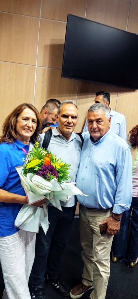 Αντωνόπουλος με Ζαχαράκη, υποδέχτηκαν τους Παγκόσμιους Πρωταθλητές Μπάσκετ της «Αναγέννησης» ΦΩΤΟ 33 Αντωνόπουλος με Ζαχαράκη, υποδέχτηκαν τους Παγκόσμιους Πρωταθλητές Μπάσκετ της «Αναγέννησης» ΦΩΤΟ