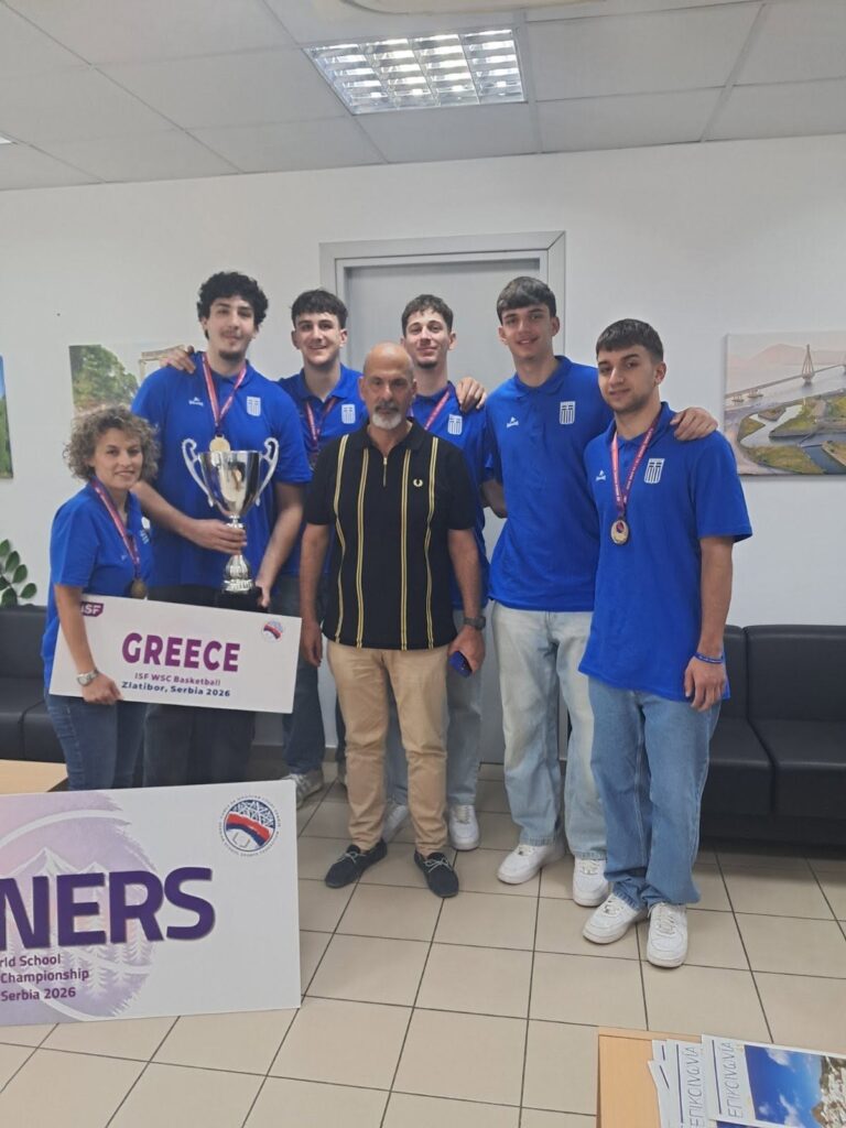 Με τους μαθητές του Ιδιωτικού ΓΕΛ «Αναγέννηση» Πάτρας ο Μπονάνος ΦΩΤΟ 29 Με τους μαθητές του Ιδιωτικού ΓΕΛ «Αναγέννηση» Πάτρας ο Μπονάνος ΦΩΤΟ