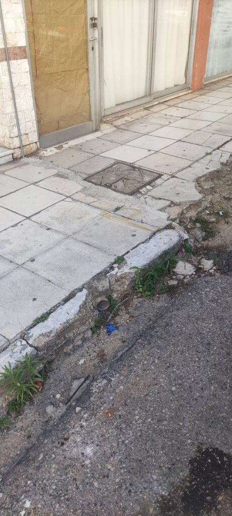 Πάτρα: Δύο φορές έπεσε στο ίδιο κατεστραμμένο πεζοδρόμιο - Παγίδα για ηλικιωμένους ΦΩΤΟ 30 Πάτρα: Δύο φορές έπεσε στο ίδιο κατεστραμμένο πεζοδρόμιο - Παγίδα για ηλικιωμένους ΦΩΤΟ