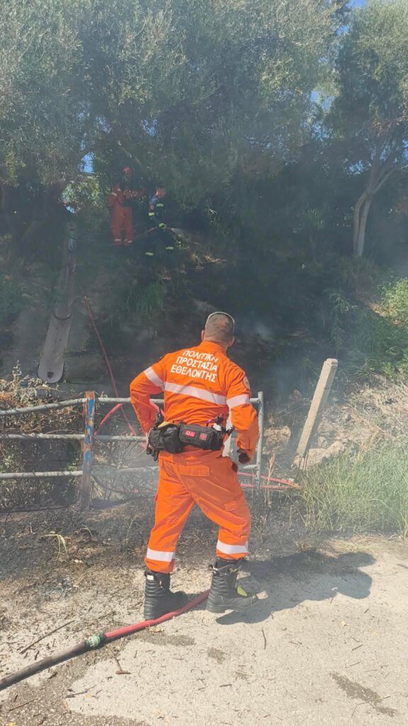 Οβρυά: Πυρκαγιά κοντά στις Εργατικές Κατοικίες ΦΩΤΟ 29 Οβρυά: Πυρκαγιά κοντά στις Εργατικές Κατοικίες ΦΩΤΟ