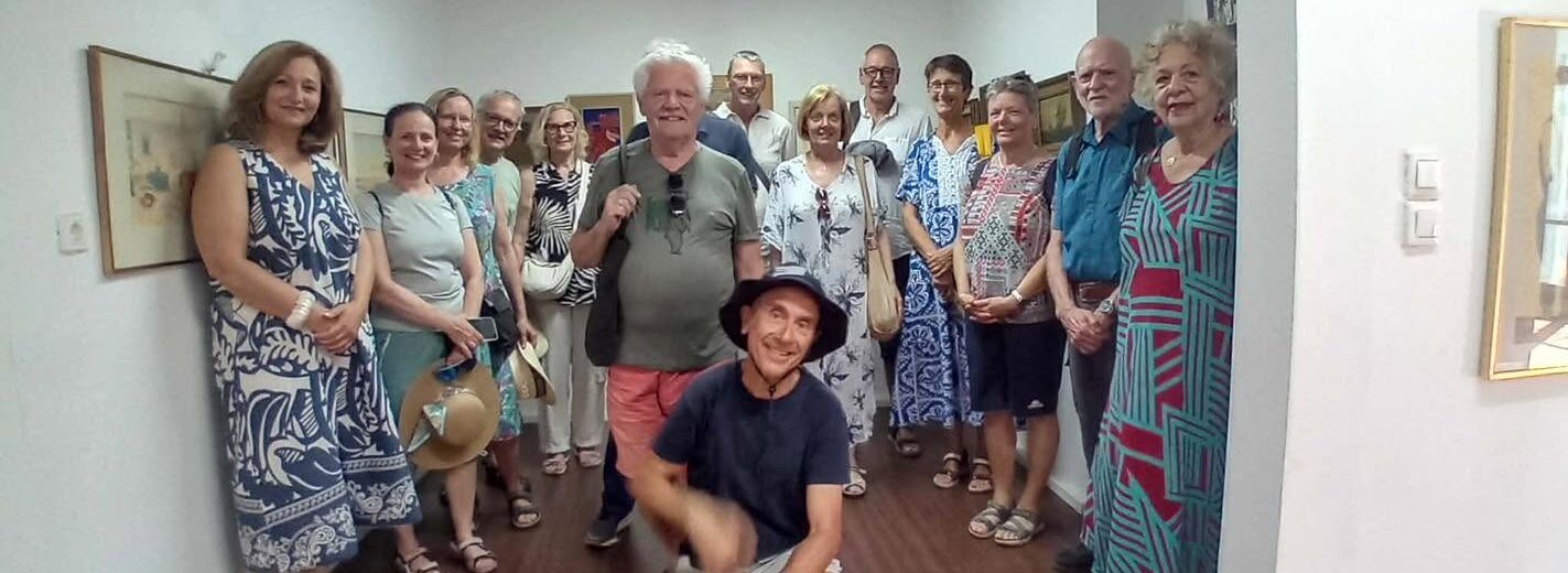 Στη Δημοτική Πινακοθήκη «Ζωή Ψαρρου», στην Ακράτα, ομάδα επισκεπτών από την Αυστρία ΦΩΤΟ