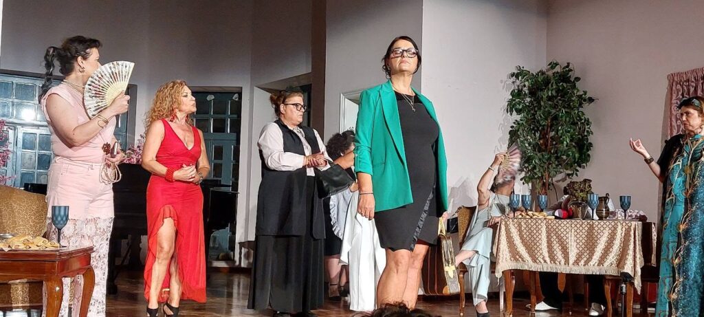 «Έγκλημα στην έπαυλη Απέργη» από το νεοσύστατο Θεατρικό Εργαστήρι Αιγίου ΦΩΤΟ 31 «Έγκλημα στην έπαυλη Απέργη» από το νεοσύστατο Θεατρικό Εργαστήρι Αιγίου ΦΩΤΟ