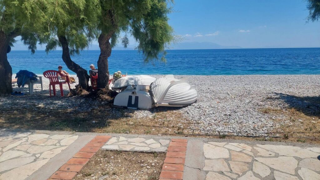 Αχαΐα: «Καράβια βγήκαν στην στεριά...», με τελεσίγραφο για απομάκρυνση – Παρεμβαίνει ο Δήμος σε γνωστή παραλία ΦΩΤΟ 31 Αχαΐα: «Καράβια βγήκαν στην στεριά...», με τελεσίγραφο για απομάκρυνση – Παρεμβαίνει ο Δήμος σε γνωστή παραλία ΦΩΤΟ