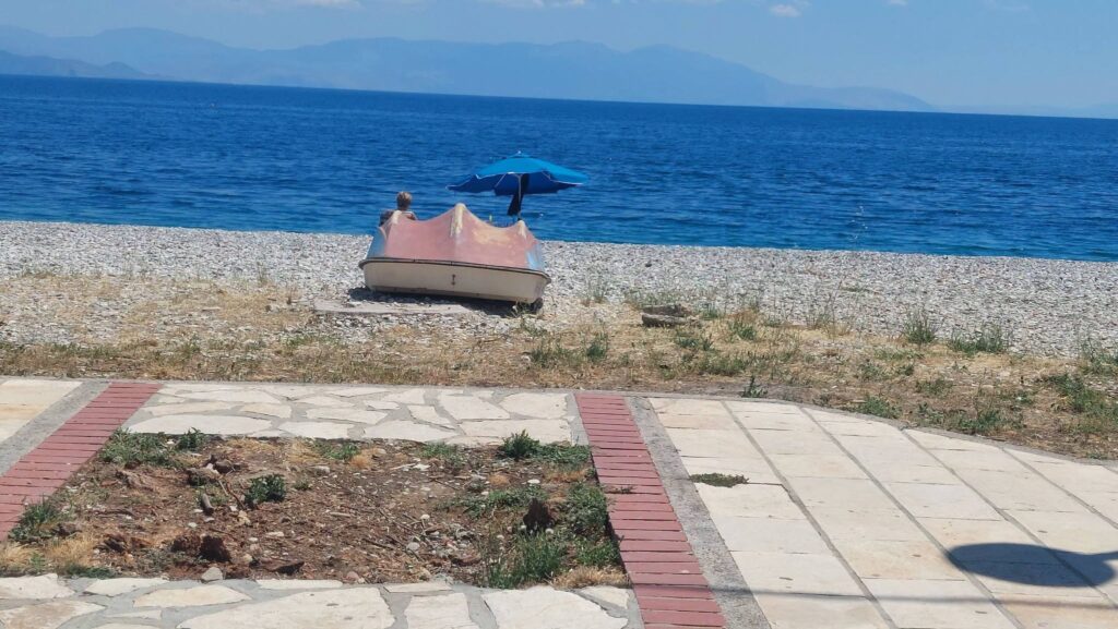 Αχαΐα: «Καράβια βγήκαν στην στεριά...», με τελεσίγραφο για απομάκρυνση – Παρεμβαίνει ο Δήμος σε γνωστή παραλία ΦΩΤΟ 35 Αχαΐα: «Καράβια βγήκαν στην στεριά...», με τελεσίγραφο για απομάκρυνση – Παρεμβαίνει ο Δήμος σε γνωστή παραλία ΦΩΤΟ