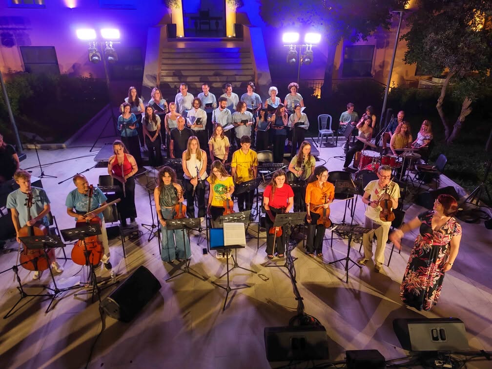 Το Δημαρχείο της Πάτρας γέμισε μουσικές από musical και κόσμο ΦΩΤΟ 33 Το Δημαρχείο της Πάτρας γέμισε μουσικές από musical και κόσμο ΦΩΤΟ