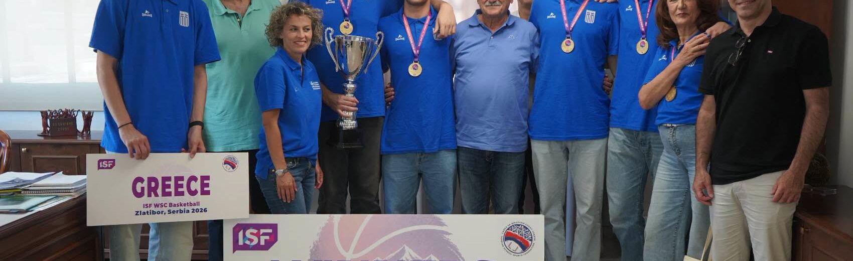 Οι Παγκόσμιοι πρωταθλητές των Εκπαιδευτηρίων «Αναγέννηση» Πατρών στο Δημαρχείο ΦΩΤΟ
