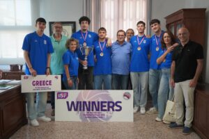 Οι Παγκόσμιοι πρωταθλητές των Εκπαιδευτηρίων «Αναγέννηση» Πατρών στο Δημαρχείο ΦΩΤΟ