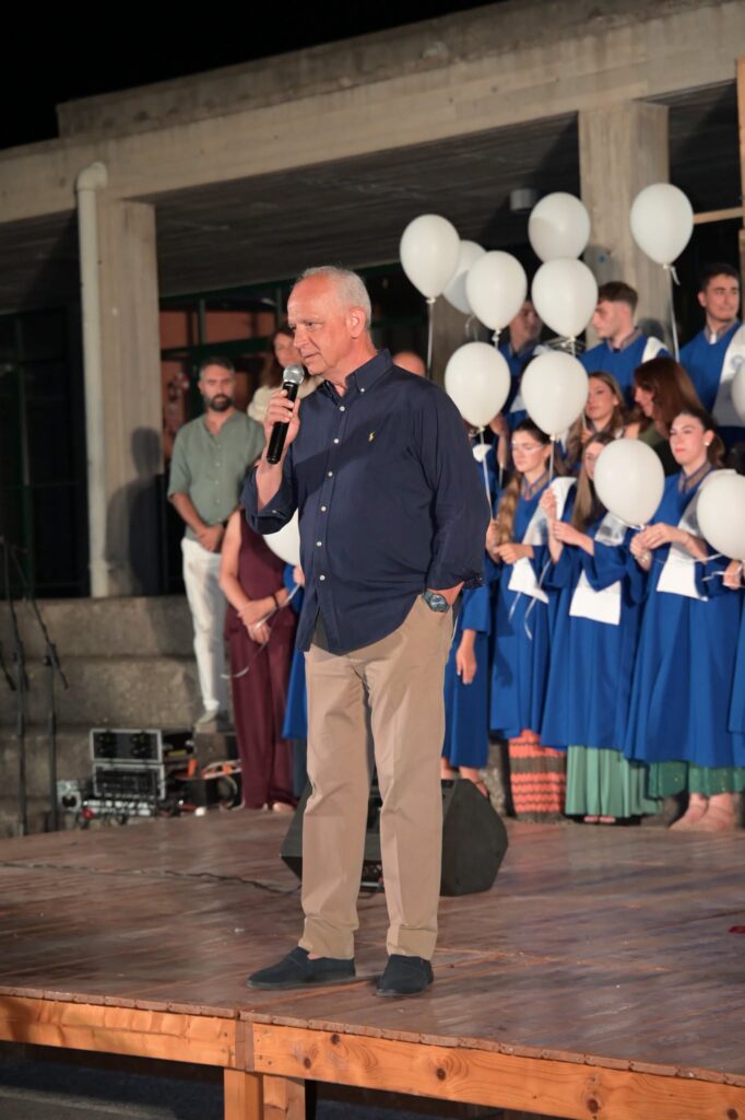 Αποφοίτηση με συγκίνηση και νοσταλγία στο Αρσάκειο Λύκειο Πατρών ΦΩΤΟ 29 Αποφοίτηση με συγκίνηση και νοσταλγία στο Αρσάκειο Λύκειο Πατρών ΦΩΤΟ