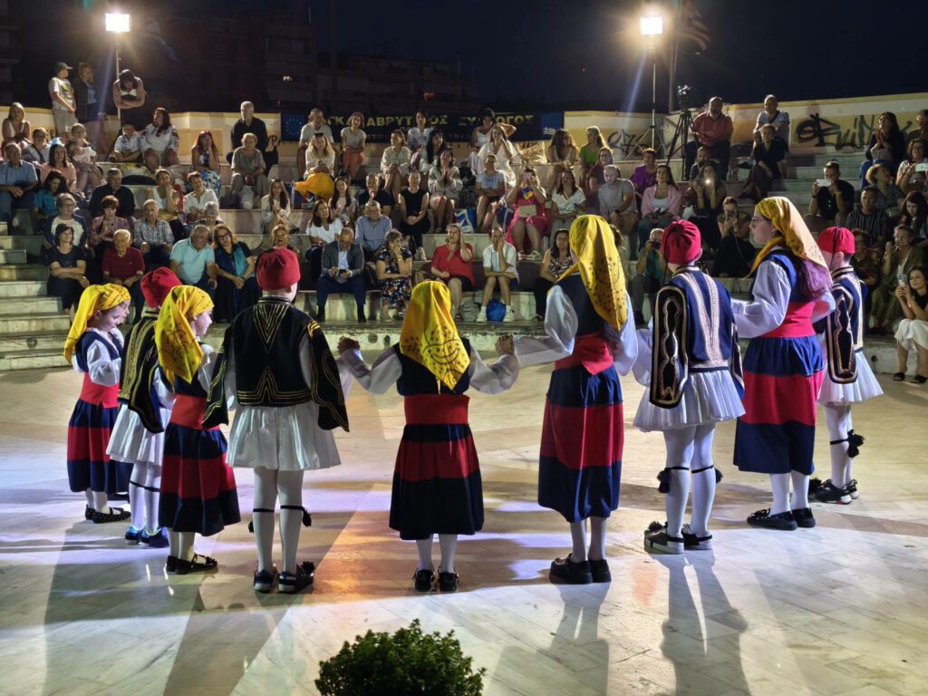 Ο υφυπουργός Πολιτισμού Ιάσων Φωτήλας στον Παγκαλαβρυτινό Σύλλογο ΦΩΤΟ 30 Ο υφυπουργός Πολιτισμού Ιάσων Φωτήλας στον Παγκαλαβρυτινό Σύλλογο ΦΩΤΟ