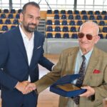 Ο περιφερειάρχης Νεκτάριος Φαρμάκης βράβευσε τον Σπυρίδωνα Μαχαίρα