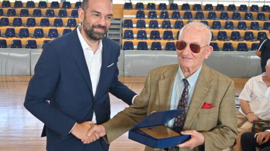 Ο περιφερειάρχης Νεκτάριος Φαρμάκης βράβευσε τον Σπυρίδωνα Μαχαίρα 43 Ο περιφερειάρχης Νεκτάριος Φαρμάκης βράβευσε τον Σπυρίδωνα Μαχαίρα