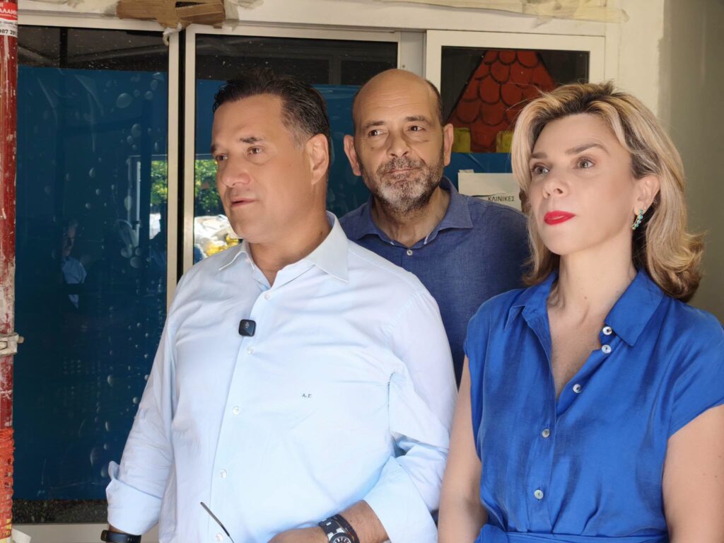 Πάτρα: Εμφαση στο Ταμείο Ανάκαμψης για την Υγεία, από Φωτήλα, που συνόδεψε τον Αδωνι ΦΩΤΟ 31 Πάτρα: Εμφαση στο Ταμείο Ανάκαμψης για την Υγεία, από Φωτήλα, που συνόδεψε τον Αδωνι ΦΩΤΟ