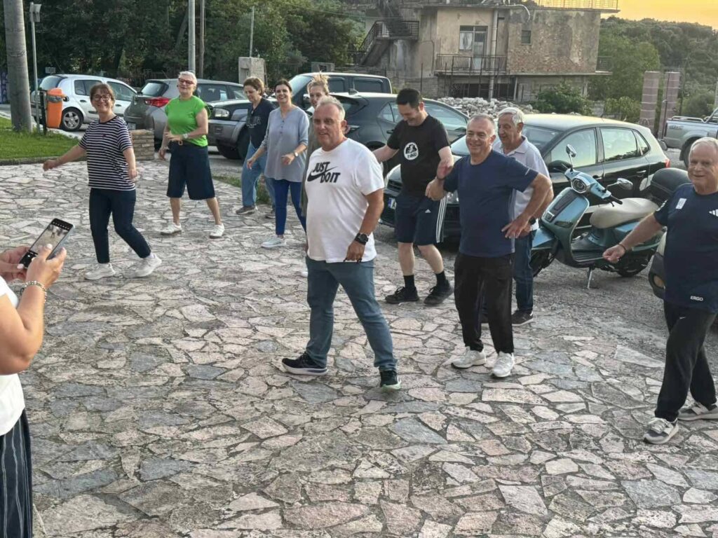 Με γλέντι έκλεισε η Χορευτική χρονιά για τον Πολιτιστικό σύλλογο Πλατανίου ΦΩΤΟ 30 Με γλέντι έκλεισε η Χορευτική χρονιά για τον Πολιτιστικό σύλλογο Πλατανίου ΦΩΤΟ