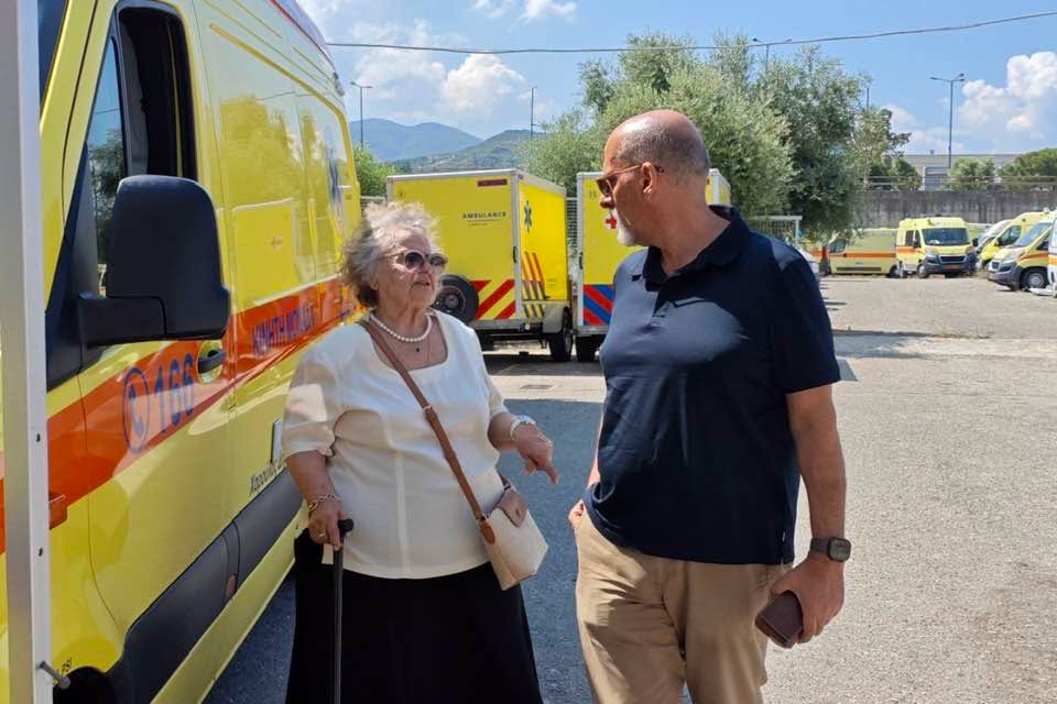 Αχαΐα: Εχασε τα παιδιά της σε δυστύχημα και έκανε δωρεά ασθενοφόρου στο ΕΚΑΒ Πάτρας ΦΩΤΟ 32 Αχαΐα: Εχασε τα παιδιά της σε δυστύχημα και έκανε δωρεά ασθενοφόρου στο ΕΚΑΒ Πάτρας ΦΩΤΟ