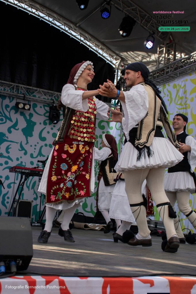 Η Χορευτική ομάδα του Λυκείου Ελληνίδων Πατρών στην Ολλανδία ΦΩΤΟ 33 Η Χορευτική ομάδα του Λυκείου Ελληνίδων Πατρών στην Ολλανδία ΦΩΤΟ