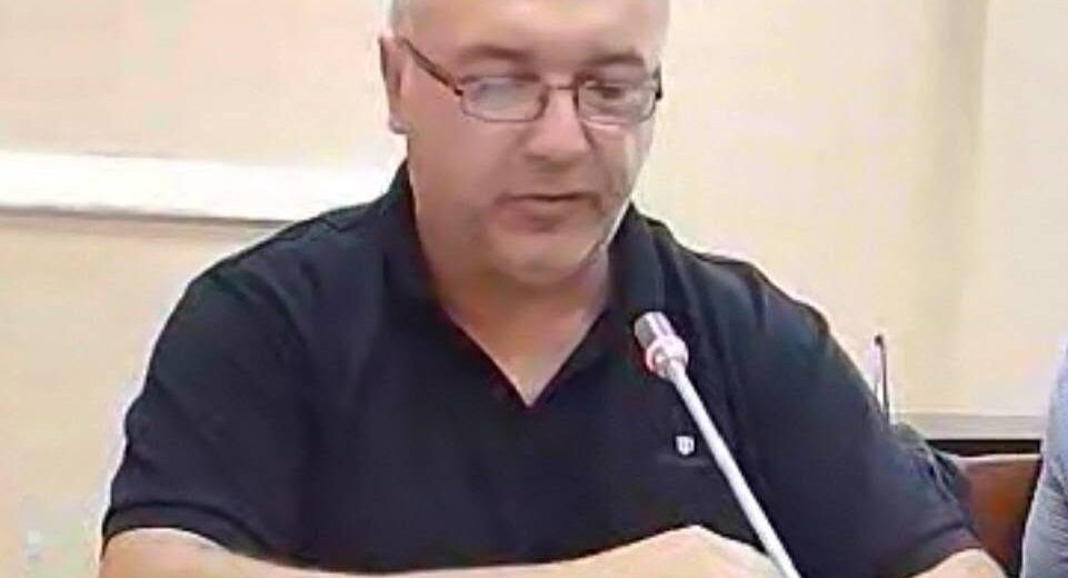 Νερό τρέχει ανάβελγκτα