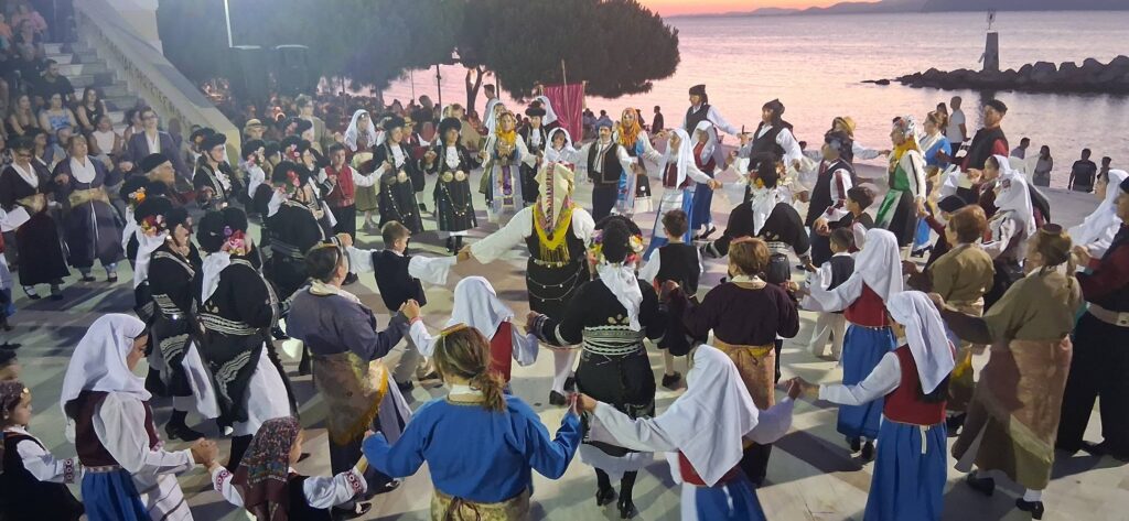 Λήξης χορευτικής χρονιάς του Πολιτιστικού Συλλόγου Αμπελοκήπων Πατρών ΦΩΤΟ 37 Λήξης χορευτικής χρονιάς του Πολιτιστικού Συλλόγου Αμπελοκήπων Πατρών ΦΩΤΟ