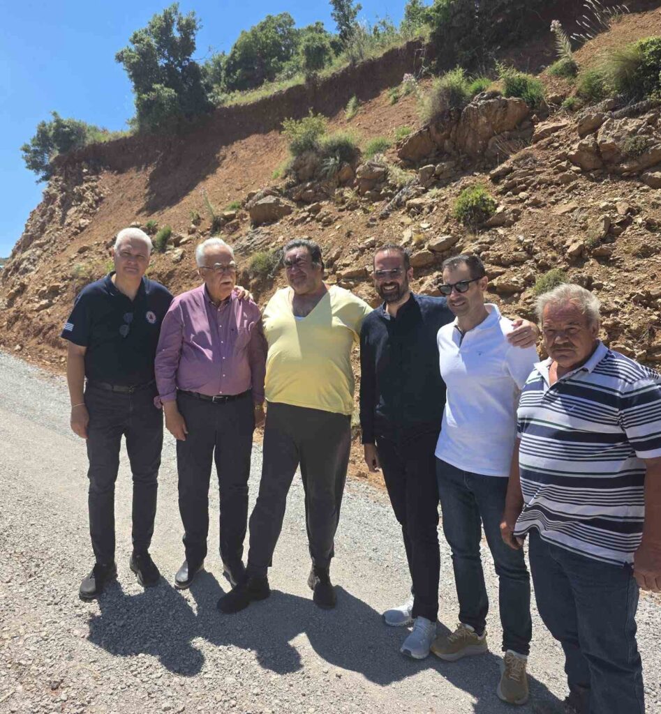 Κερπινή: Ειχε να πέσει άσφαλτος σε δρόμο από το 1981, το έκανε η Περιφέρεια μετ' εμποδίων ΦΩΤΟ 29 Κερπινή: Ειχε να πέσει άσφαλτος σε δρόμο από το 1981, το έκανε η Περιφέρεια μετ' εμποδίων ΦΩΤΟ