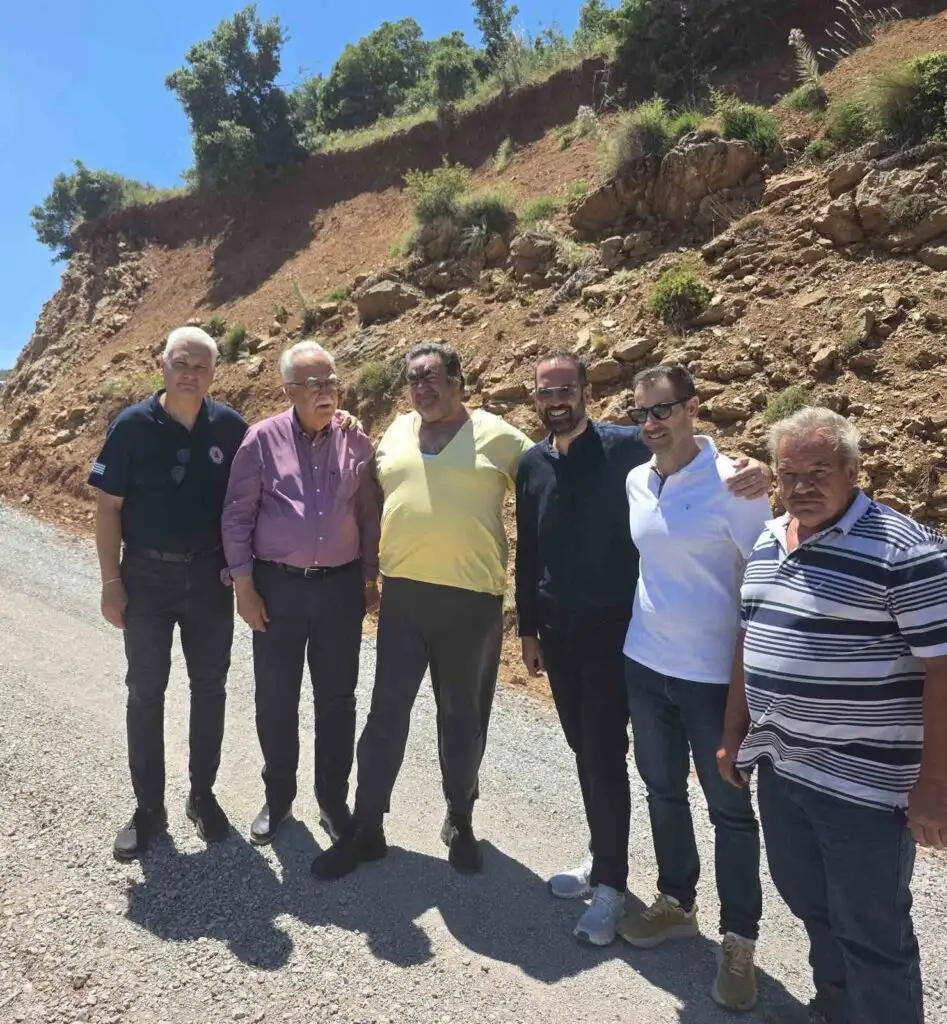 Καλάβρυτα: Το χωριό που είχε να πέσει άσφαλτος σε δρόμο από το 1981 ΦΩΤΟ 5 Καλάβρυτα: Το χωριό που είχε να πέσει άσφαλτος σε δρόμο από το 1981 ΦΩΤΟ
