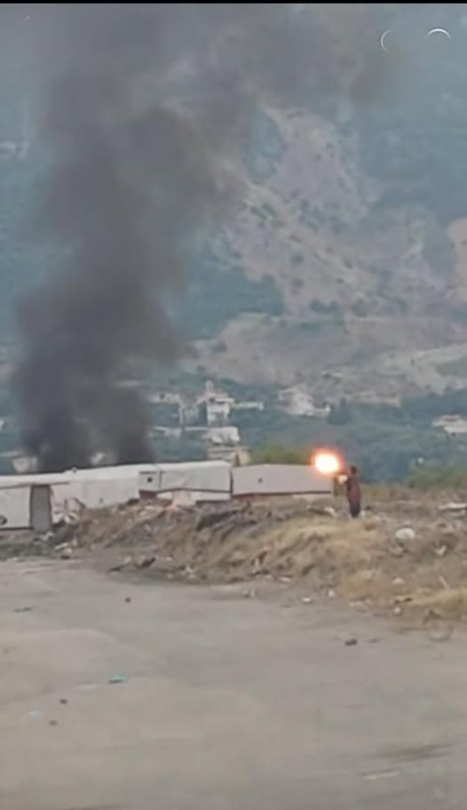 Πάτρα: Aναστάτωση στον Ριγανόκαμπο, με Ρομά να «παίζουν» με τη φωτιά! ΦΩΤΟ 29 Πάτρα: Aναστάτωση στον Ριγανόκαμπο, με Ρομά να «παίζουν» με τη φωτιά! ΦΩΤΟ
