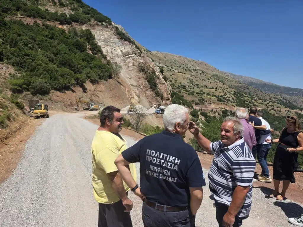 Καλάβρυτα: Το χωριό που είχε να πέσει άσφαλτος σε δρόμο από το 1981 ΦΩΤΟ 7 Καλάβρυτα: Το χωριό που είχε να πέσει άσφαλτος σε δρόμο από το 1981 ΦΩΤΟ